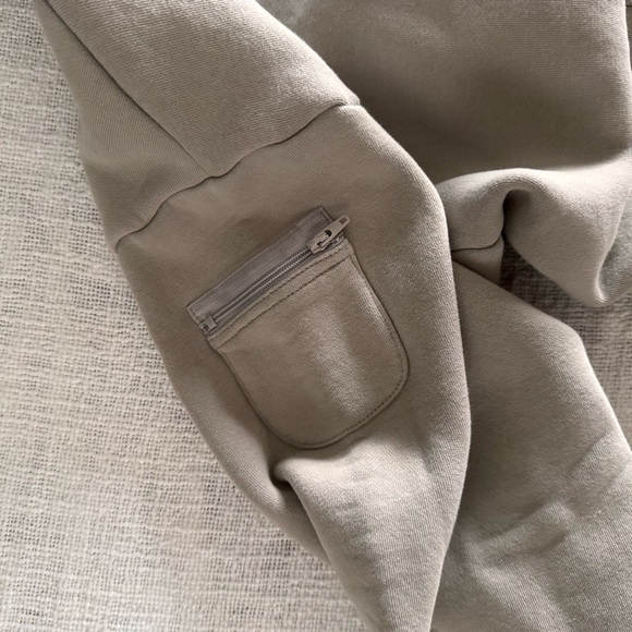 COMFRT Travel Hoodie - Picture 6 of 10